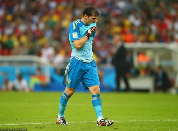 卡西含泪自责不已:送出乌龙助攻哭求人们原谅