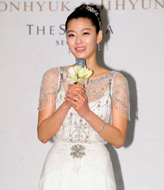 《来自星星的你》全智贤老公崔俊赫出身大富之家