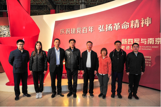 建党100周年宣传展板,建党100周年特色宣传栏 参观了支行党建展板,"我为群众办实事"公示栏,党建学习室等党建宣传