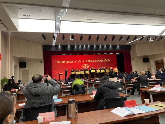 镇党委副书记,总工会主席刘林作了《党工共建,产改注能,全力打造新