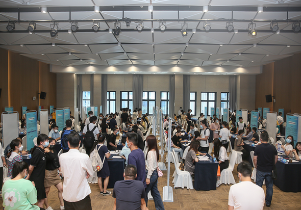 南京江北新区研创园成功举办综合人才招聘会