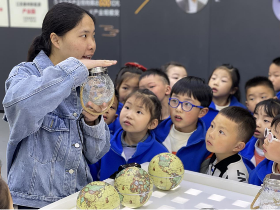 泰州市九龙镇:探访光伏产业展示馆畅想未来放飞科学梦