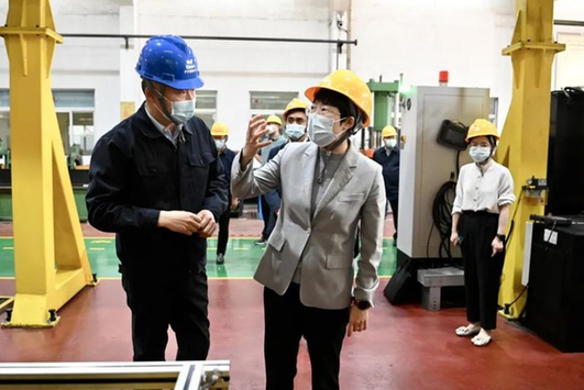 泰州姜堰：“拼经济”使实招
