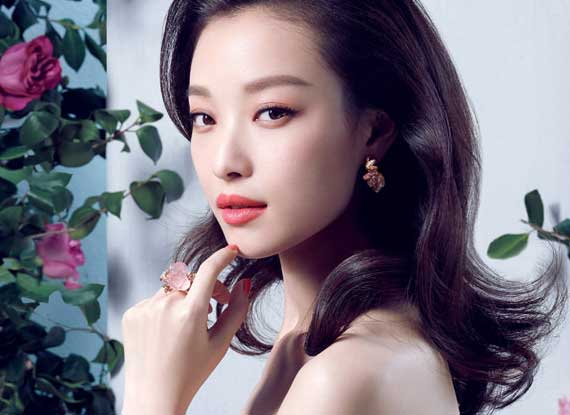 倪妮首登《 芭莎珠宝 》华美娇艳 花枝招展妩媚