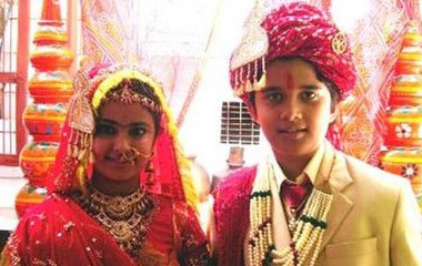 印度集体童婚:7岁女孩嫁给16岁男孩当新娘