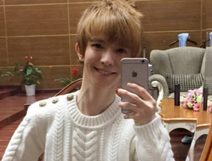 梁静茹晒儿子萌照 大眼帅气被赞小男神(组图)