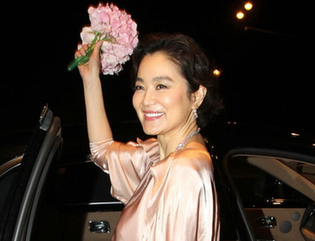 吴克群陪<em>女友变装</em>看比赛 何超莲扮美少女卖萌