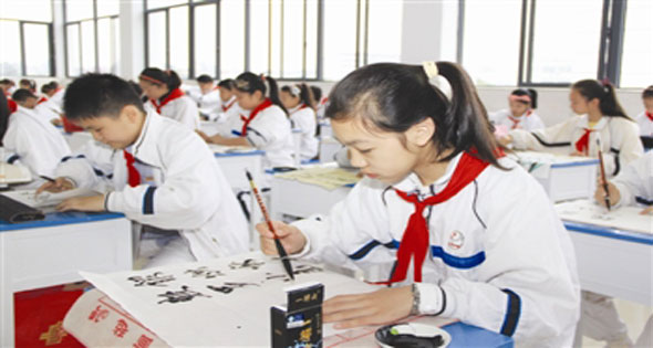 丰富艺术教育内涵 提升学生艺术素养