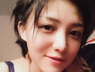 王珞丹张嘉佳恋爱:因住同一小区 产生联系和感情_图片频道_新华网