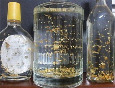 郭德纲拍戏扎小辫造型雷人 与美女上演环保婚礼