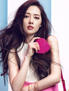 中国首批歼击机女飞行员海外首秀