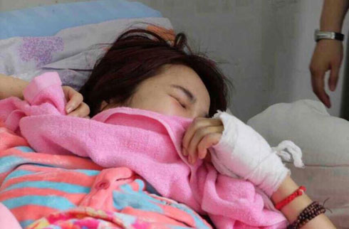 龙抬头:北京顾客 凌晨5点排队 等 理发  等3小时_