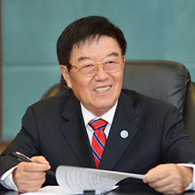 徐镜人:脱贫路上百草香