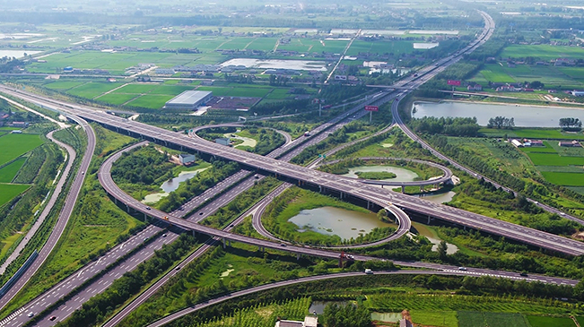 沿着高速看中国|航拍带你瞰沪蓉高速 助推长江经济带高质量发展