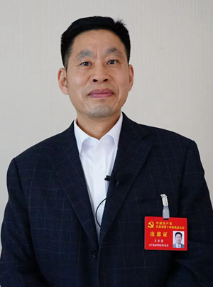 王长青：教育工作者要关注青年，培养高素质人才
