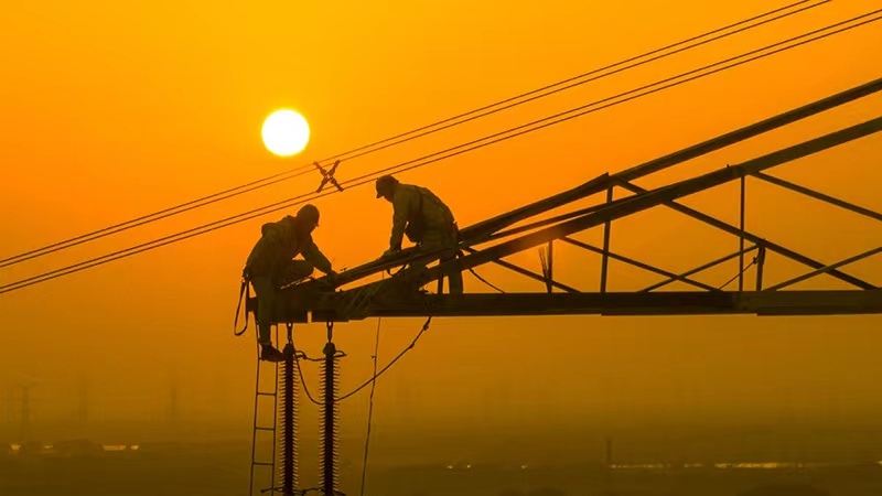 他们在夕阳下守护万家灯火