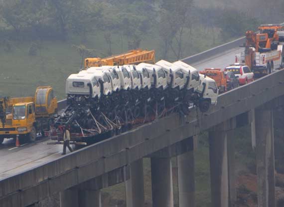 连云港市公安局副局长超速驾车撞死人