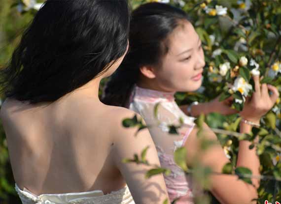 安徽大学生女模寒风中裸背出镜扮\u201c仙子\u201d_
