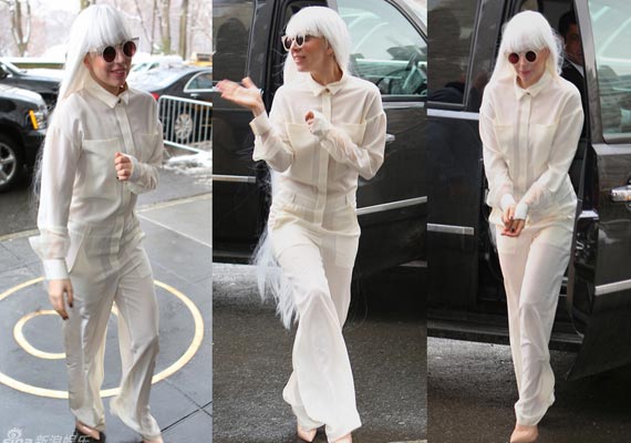 Lady Gaga白发魔女造型诡异出街