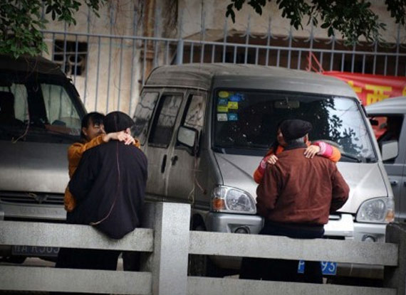 老人色情服务当街 交易